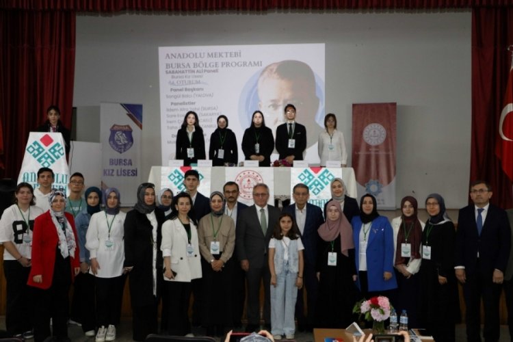 Edebiyatla büyüyen nesiller: Anadolu mektebi Bursa'da fark yarattı