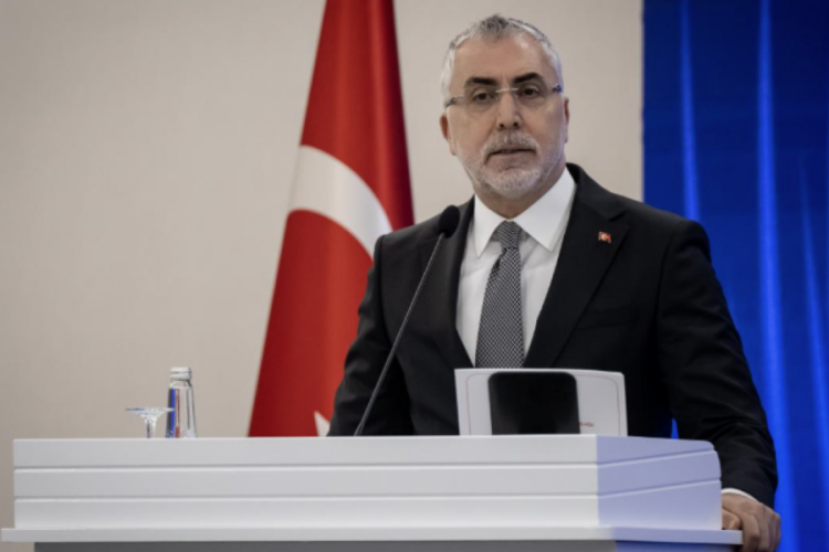 Bakan Işıkhan: Ev kadınlarına emeklilik hakkı tanıyacağız