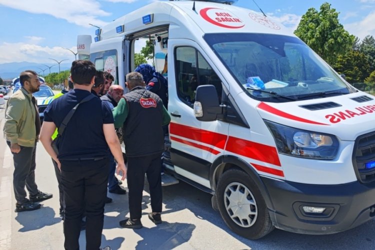 Bursa'da otomobille çarpışan elektrikli bisiklet sürücüsü yaralandı
