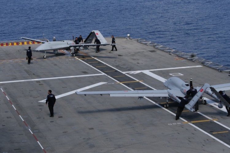 TB3 SİHA'dan TCG ANADOLU'ya tarihi ilk salvo kalkış