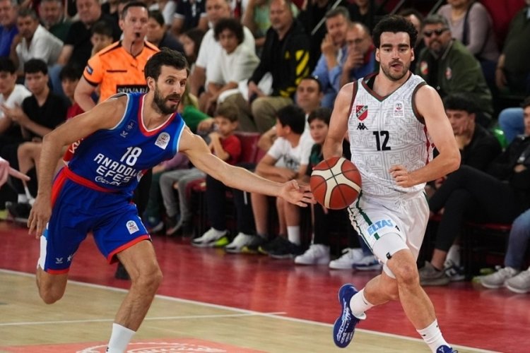 Anadolu Efes, erteleme maçında Karşıyaka'yı yendi
