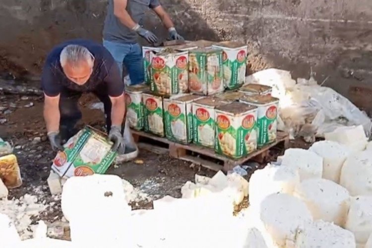Hepsini vatandaşa yedireceklerdi! Tonlarca bozuk peynir ele geçirildi