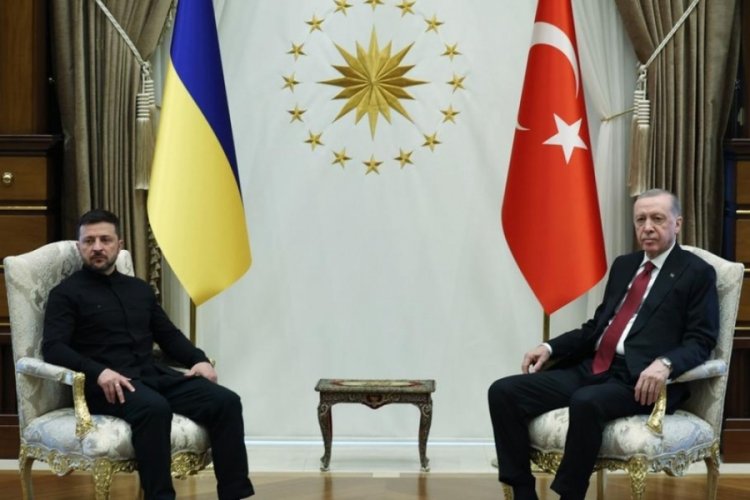 Zelenskiy Türkiye'de! Havalimanında Putin'e net mesaj: "Buradayım"