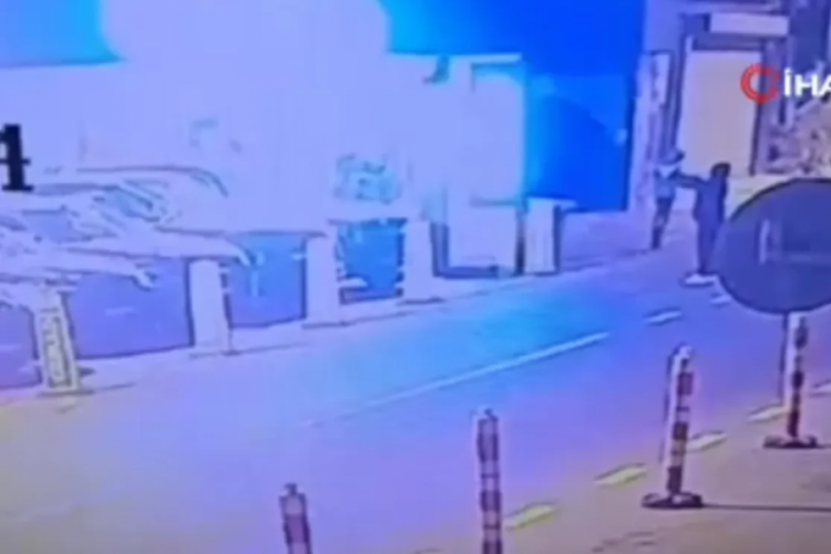 Haraç çetesi oto galeriye dadandı!