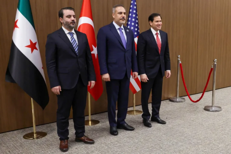 Bakan Fidan Türkiye-ABD-Suriye üçlü görüşmesine katıldı