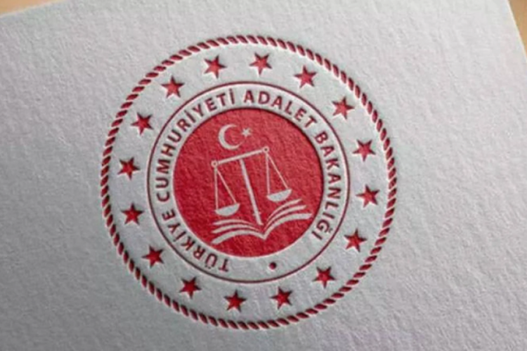 Adalet Bakanlığı'nda "bakan yardımcısı" kaldırıldı