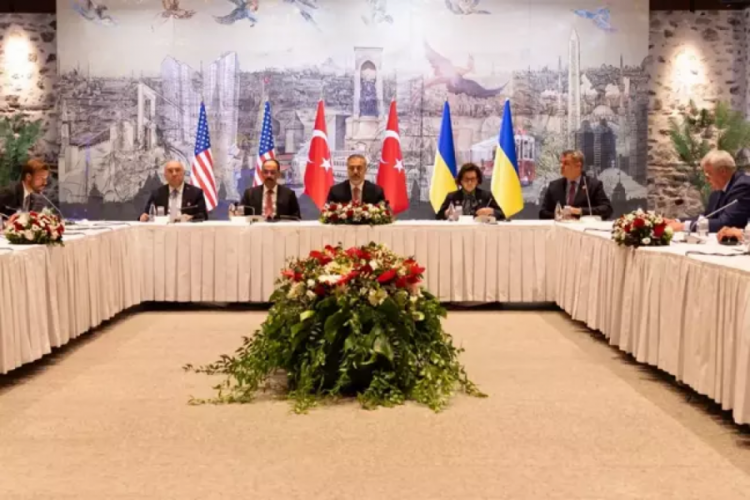 Barış masasında kritik gün: Türkiye-ABD-Ukrayna görüşmesi sona erdi