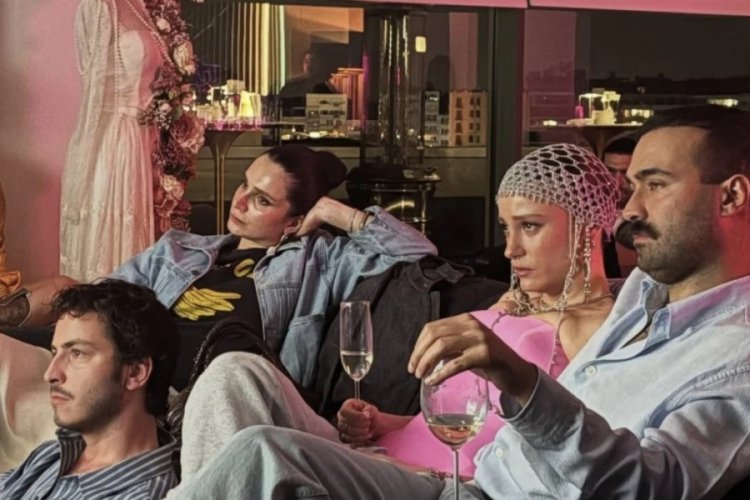 Serenay Sarıkaya ve Mert Demir'den yeni kare paylaşıldı