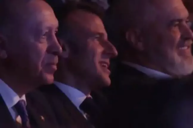 Zirvede renkli anlar! Erdoğan'a yapay zekayla oluşturulan çocukluk hali gösterildi