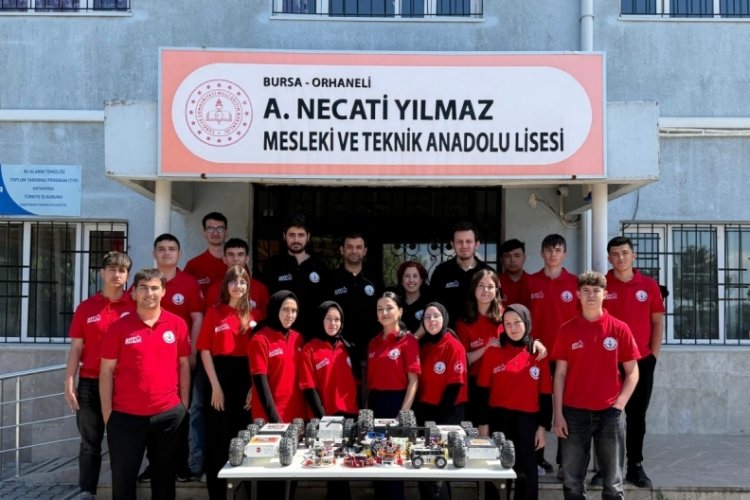 Bursalı öğrenciler Robotav Robot Yarışması'nda Türkiye ikincisi!