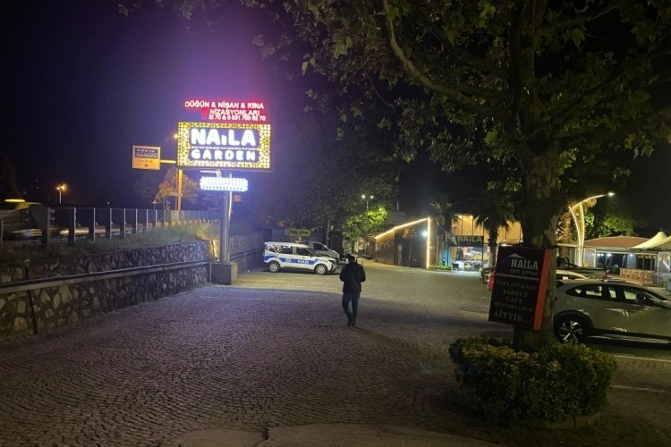 Kına gecesinde eğlenenlerin üzerine disko topu düştü: 3 yaralı