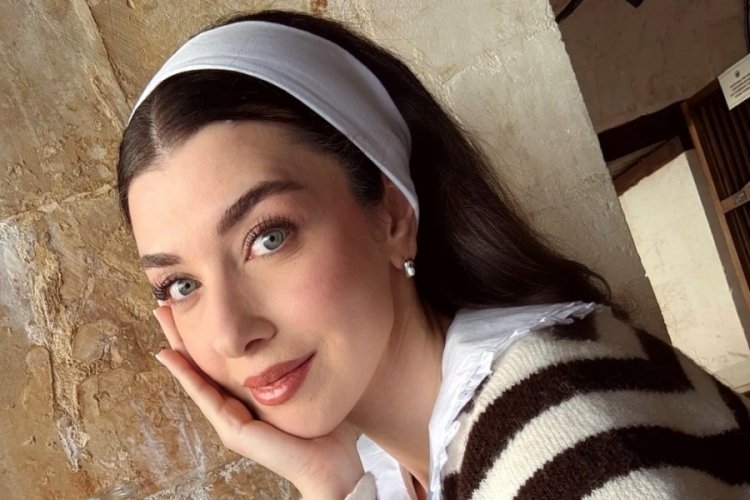 Aslıhan Güner, kız kardeşleriyle davete katıldı