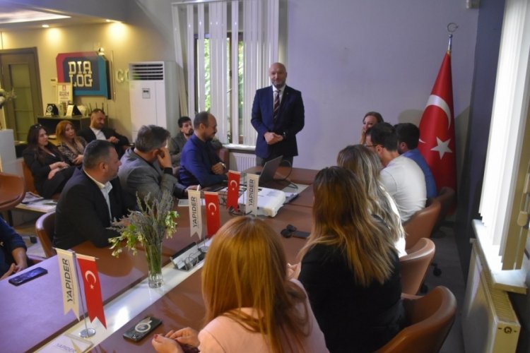 YAPIDER üyeleri sismik izolatör hakkında bilgi aldı