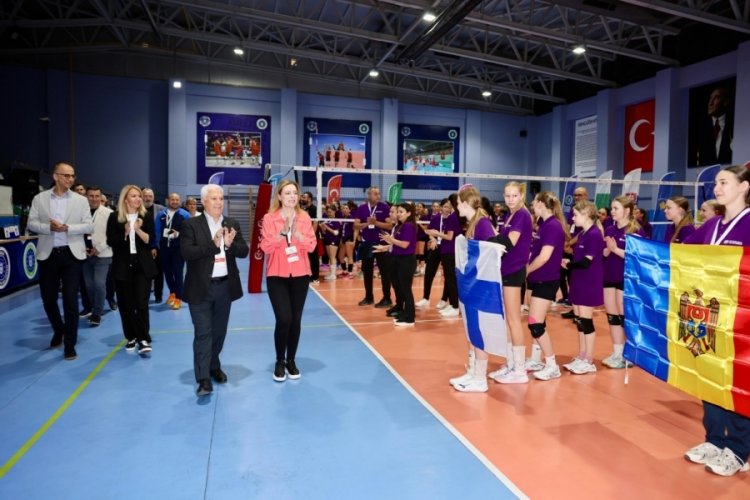 Bursa'da Kardeş Şehirler Voleybol Turnuvası başladı