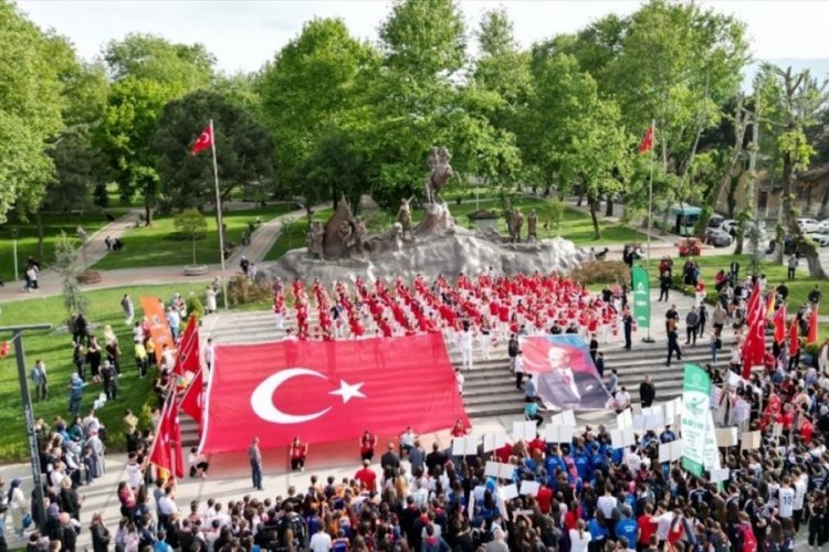 Bursa İnegöl'de 19 Mayıs coşkusu sokaklara taştı