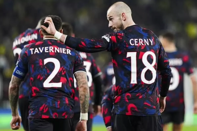 Fenerbahçe'yi Avrupa'dan eden futbolcu Süper Lig devine imzayı atıyor