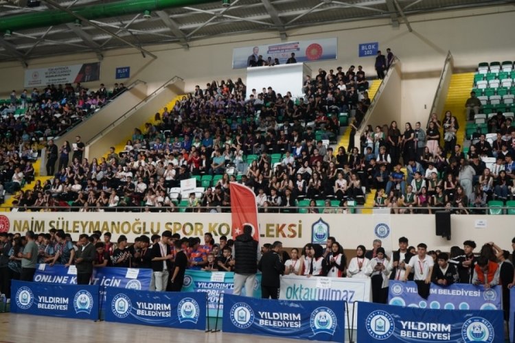 77 okuldan 4 bin 50 öğrenci Bursa'da sporla buluştu