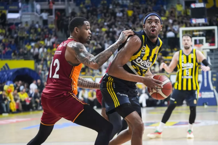 Fenerbahçe Beko, Galatasaray'ı büyük farkla mağlup etti