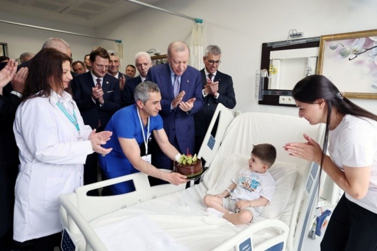 Cumhurbaşkanı Erdoğan'dan hastalara ziyaret