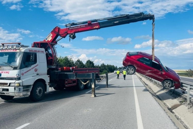 Sürücünün öldüğü kazayı arkadan gelen otomobilin kamerası saniye saniye kaydetti