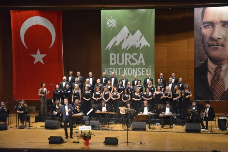 Bursa'da "Bir Sevdadır Şarkılar" konseri ilgi gördü