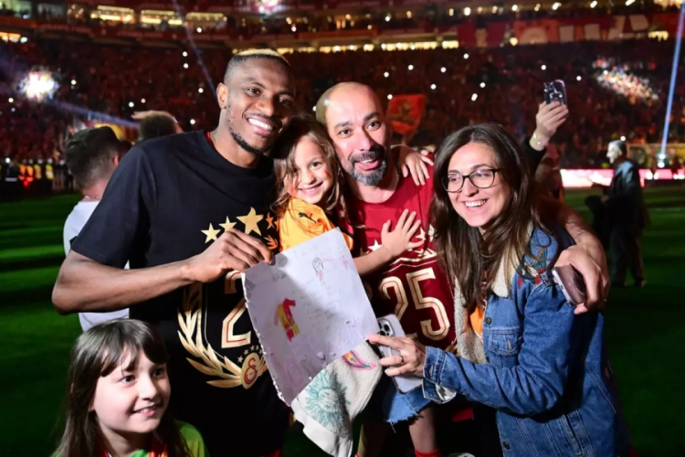 Galatasaray'dan ayrılıyor mu? Osimhen'den şampiyonluk sonrası transfer açıklaması