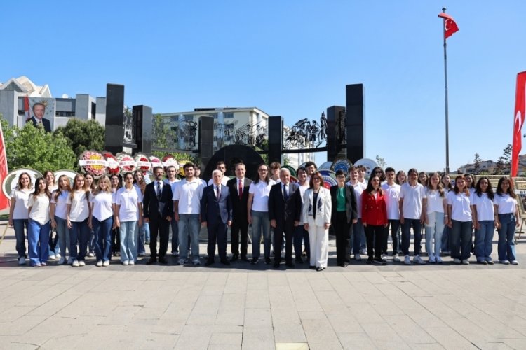 Nilüfer'de 19 Mayıs kutlamaları çelenk sunma töreni ile başladı