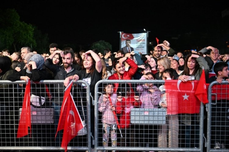 Bursa Gençlik Festivali kapsamında Genç AR-GE Podcast ve Yapay Zekâ Şarkı yarışmaları düzenlendi