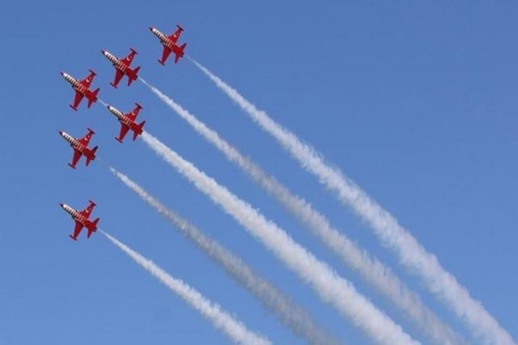 Samsun'da Türk Yıldızları'na büyük ilgi! Gökyüzüne 'Ay-Yıldız' çizdiler