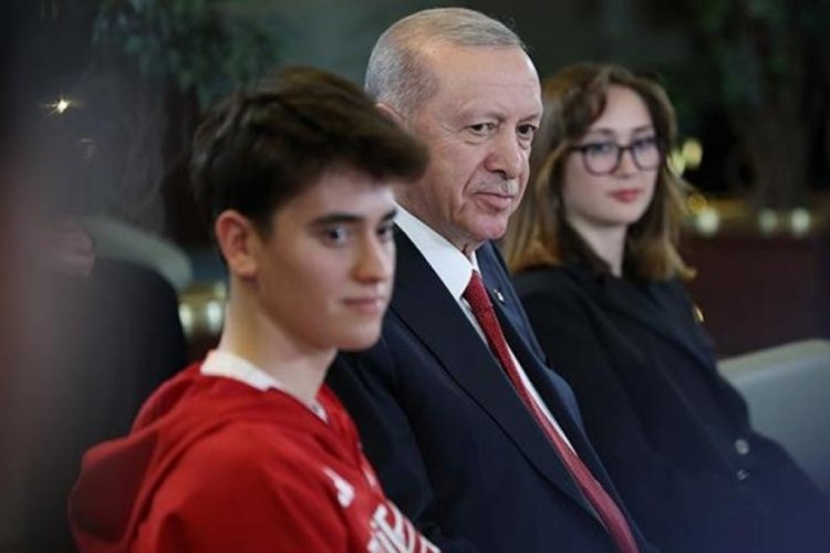 Cumhurbaşkanı Erdoğan, gençler ve milli sporcularla bir araya geldi