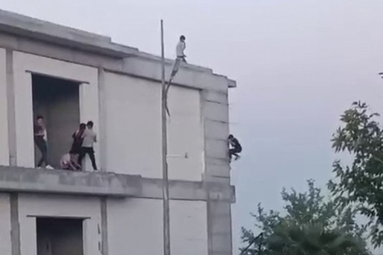İnşaata tırmanarak canlarını hiçe saydılar