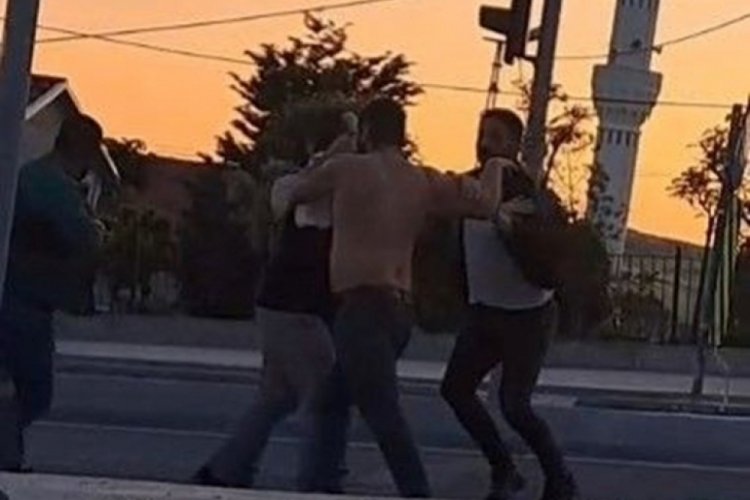 Tekmeli yumruklu yol verme kavgası
