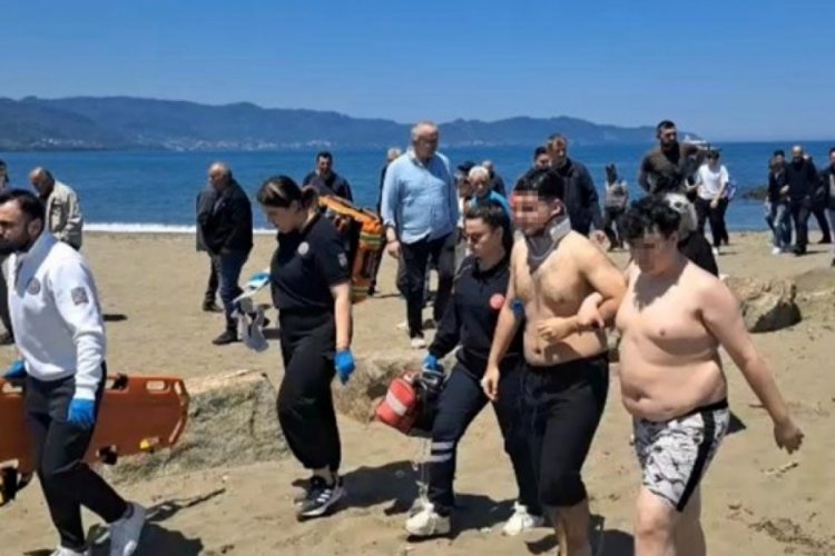 Sahilde can pazarı: Üç liseli ölümden döndü