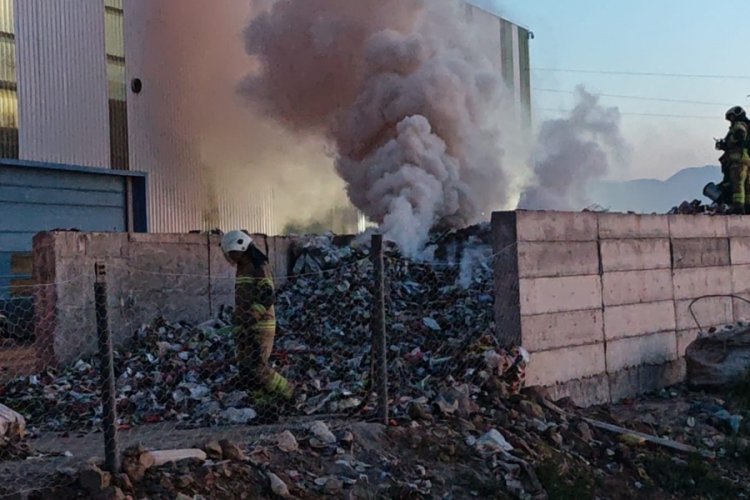 Bursa'da katı atık depolama merkezinde çıkan yangın söndürüldü