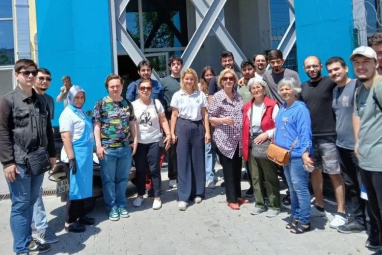 29 Ekim Kadınları Derneği Bursa Şubesi'nden gençlere anlamlı destek!