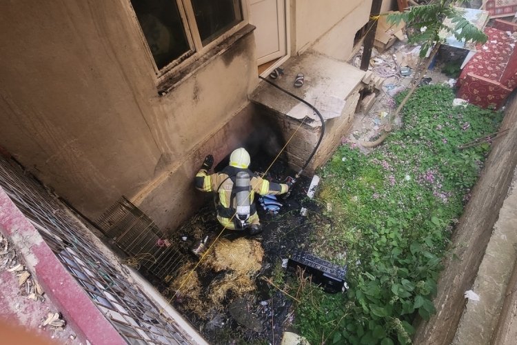 Bursa'da apartman bahçesinde çıkan yangın panik yarattı