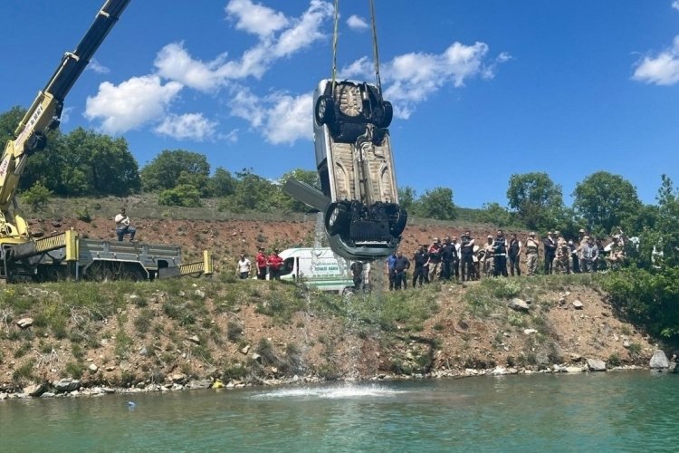 Erzincan'da kayıp şahsın cesedi, aracıyla su altında bulundu