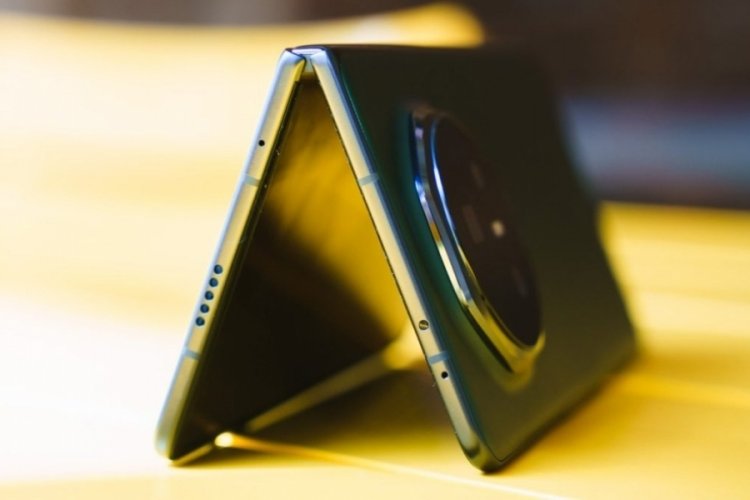 Dünyanın en ince katlanabilir telefonu haziranda geliyor