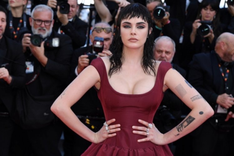 Cara Delevingne, Cannes kırmızı halısına bambaşka biri olarak çıktı