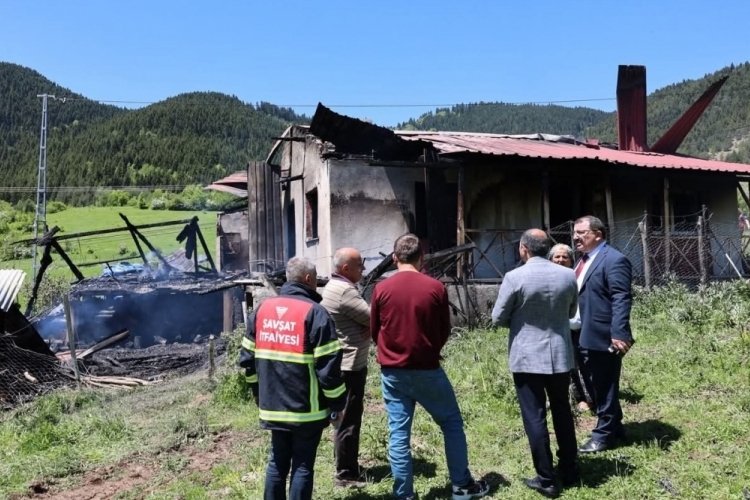 Yaşlı kadına ait ev çıkan yangında kül oldu