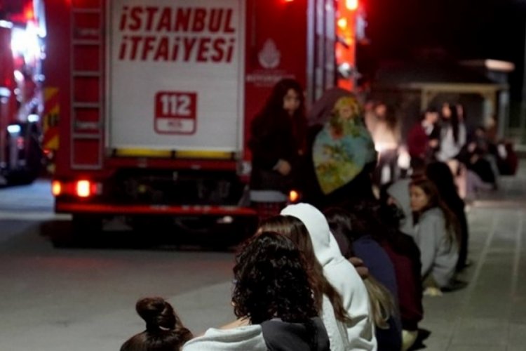 Kız öğrenci yurdunda yangın! Bütün katları duman sardı