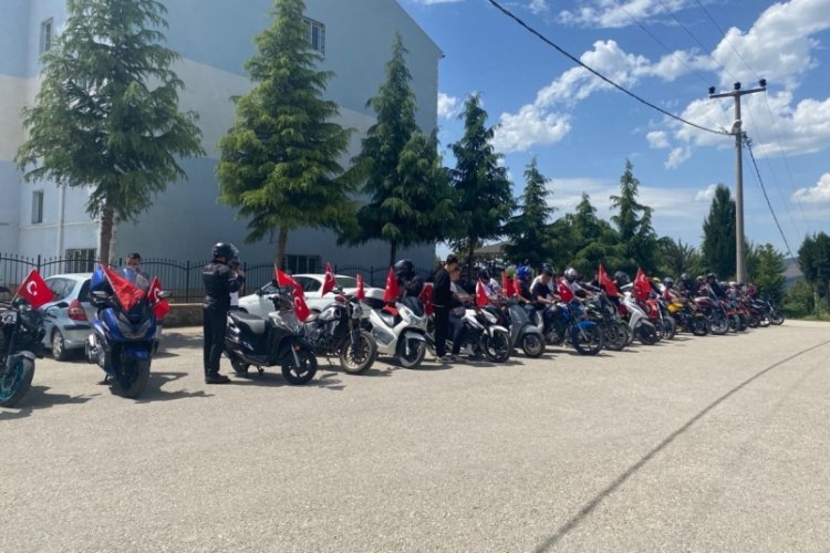 Bursa'da fark edilmek ve kask kullanımına dikkat çektiler