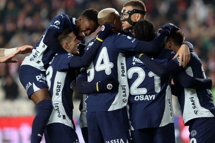 Fenerbahçeli yıldız için gündemi sarsan iddia! Evini eskortlar soydu