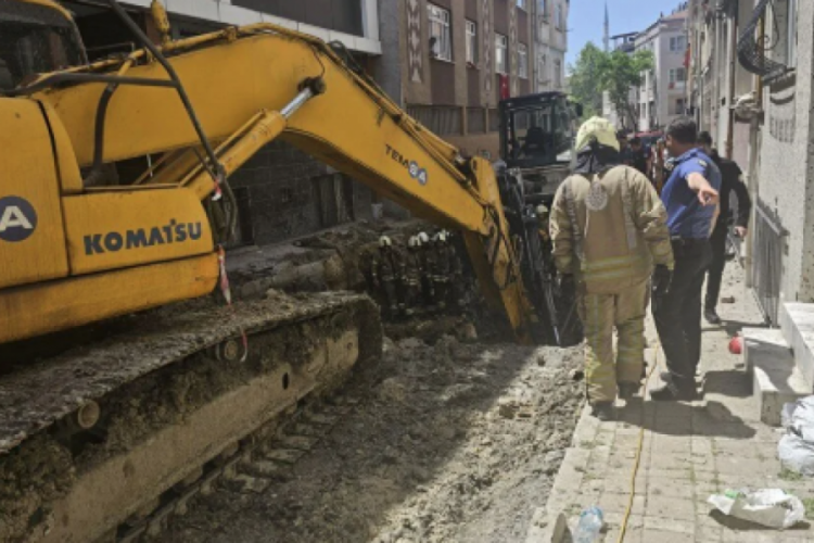 İstanbul'da yol çalışmasında göçük