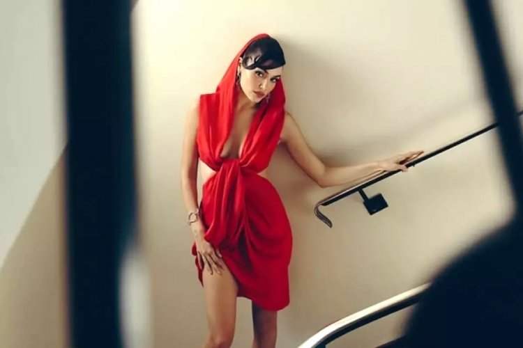 Hande Erçel'den ayrılık iddialarına fotoğraflı yanıt