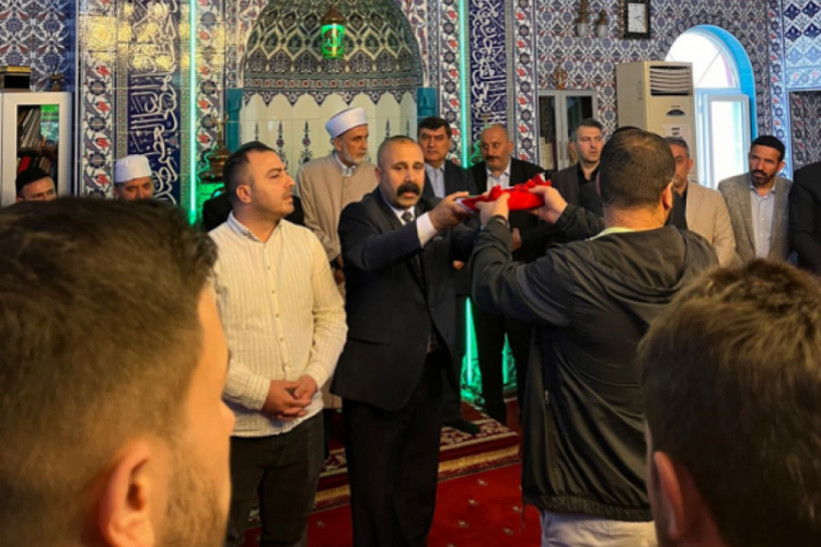 Aile üyeleri teker teker altından geçtiler! Tek bir amaç var
