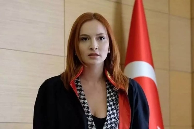 Başak Gümülcinelioğlu'nun hamile olduğu, Cannes'daki pozuyla ortaya çıktı