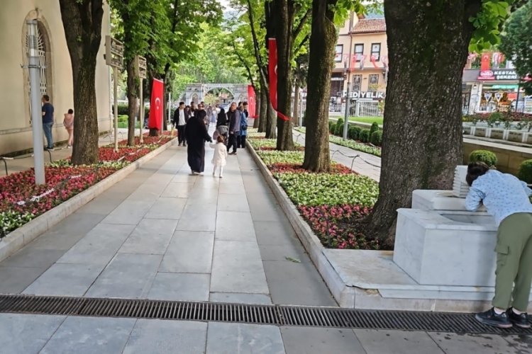 Bursa çiçek bahçesine dönüşüyor
