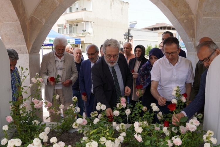 Bursa'da Osmanlı'nın ilk müderrisi Davud-i Kayseri kabri başında anıldı