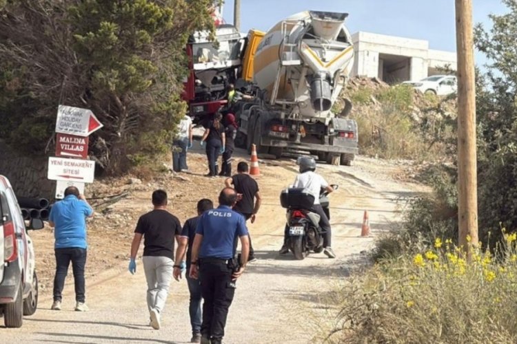 Beton mikseri ile kamyonetin arasında kalan sürücü feci şekilde can verdi